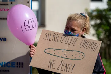 Reportéři ČT: K odškodnění za protiprávní sterilizaci se všechny ženy nedostanou