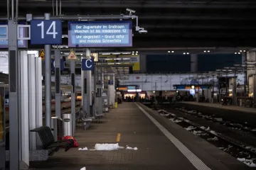 Na jihu Německa museli lidé přespávat ve vlacích, sníh ochromil dopravu