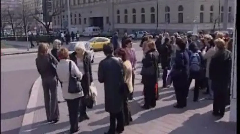 Záběry z roku 2007, kdy kvůli \"bombovému kufříku\" vyklidili brněnský magistrát