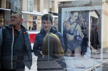 Za pronájmy reklamních ploch firmě JCDecaux v pražském metru uložil soud peněžité tresty