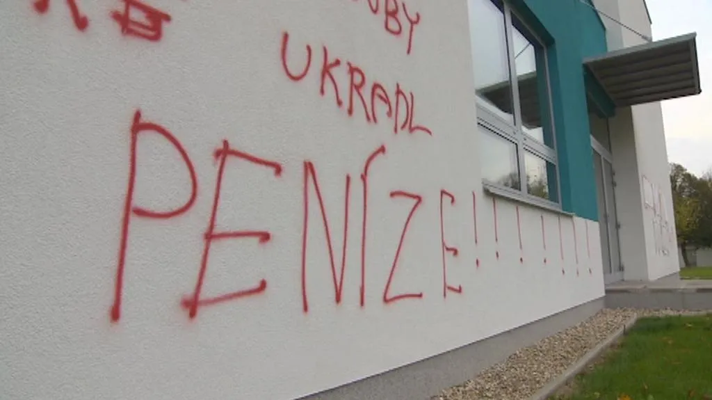 Poškození školní budovy