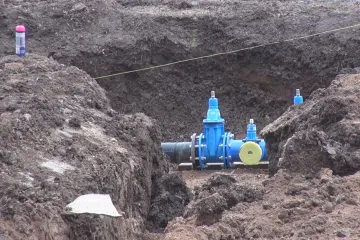 Areál u jezera Most se letos nestihne otevřít. Stavbaře trápí spodní voda