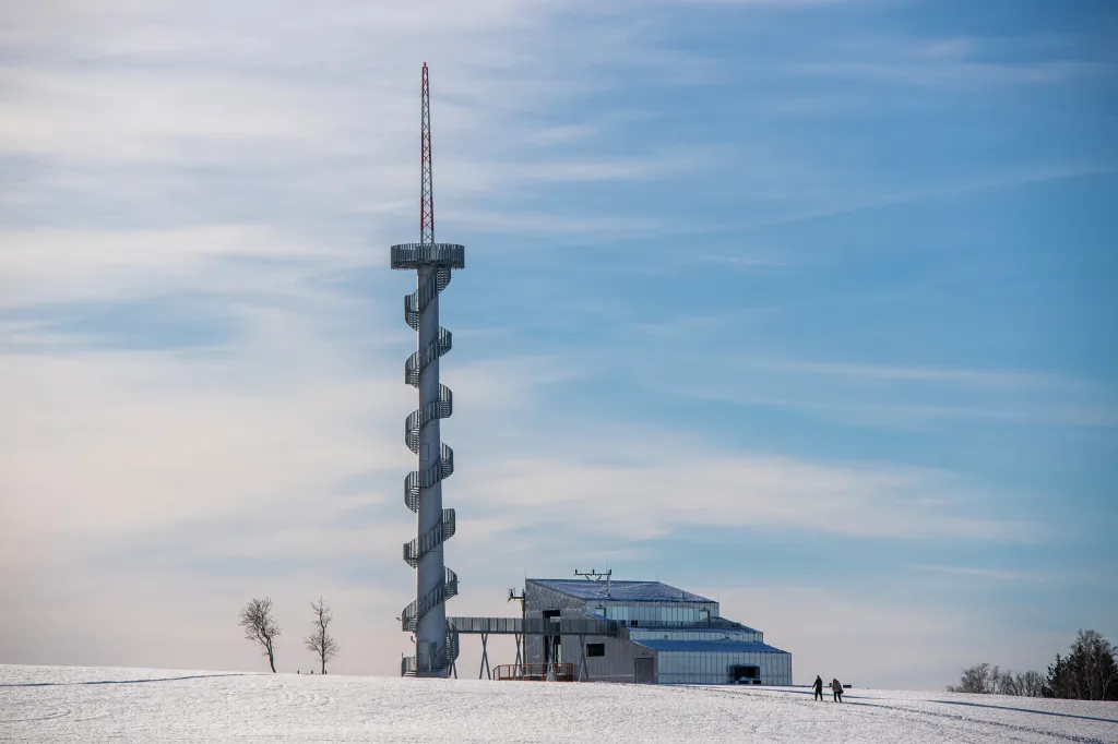 Rozhledna Vystřídala Větrník Z Vrchu Šibeník Vidí Turisté Až Do Polska — Čt24 — Česká Televize 5216