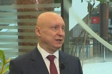 Válka v Íránu letos energie neprodraží, řekl šéf ČEZu ČT