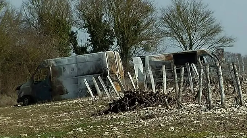 Uloupené dodávky se našly spálené