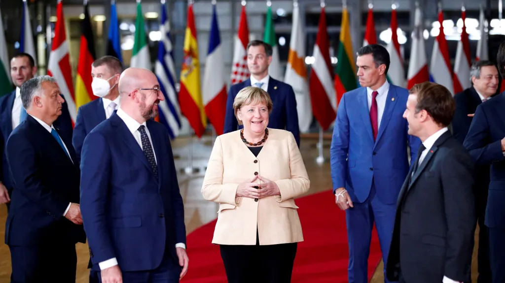 Kancléřka Merkelová s dalšími účastníky svého posledního summitu EU
