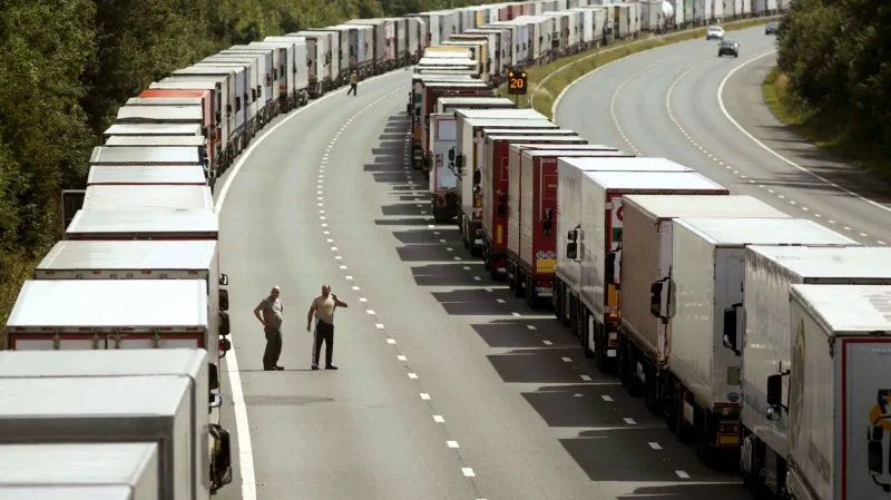 Kolona kamionů před Doverem