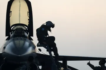 Američtí vojenští letci trpí některými druhy rakoviny výrazně častěji než běžná populace, přiznal Pentagon