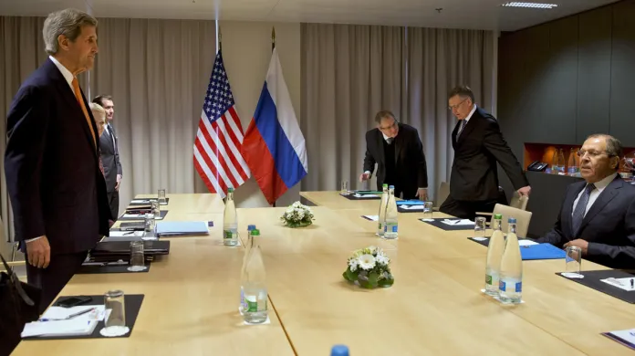 Lavrov a Kerry jednají o konfliktu v Sýrii a na Ukrajině