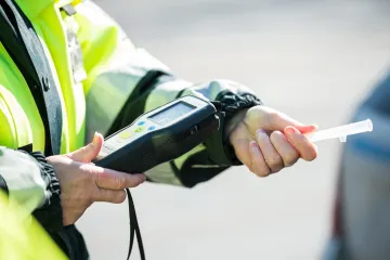 Řidič autobusu nadýchal promile alkoholu. Na místě přišel o řidičák