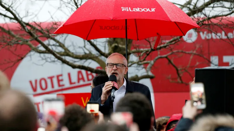 Jeremy Corbyn během jednoho z posledních předvolebních mítinků
