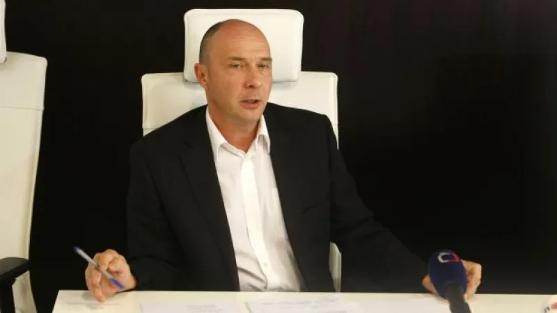 Reportéři ČT: Žalobcova štědrá tchyně