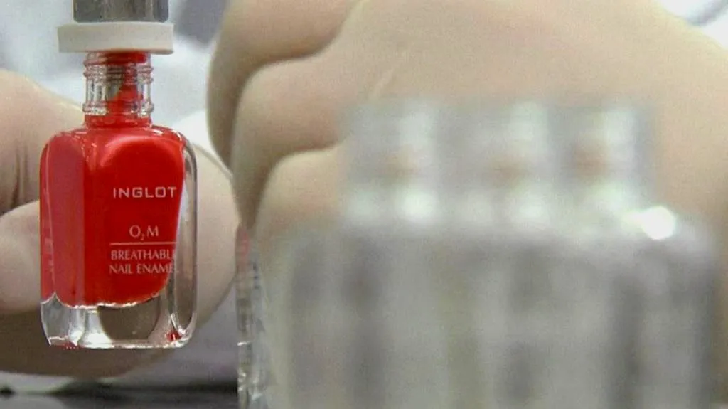 Prodyšný lak na nehty