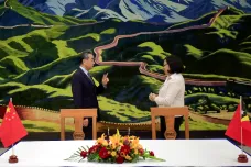 Čínský ministr vyrazil na diplomatickou tour do Pacifiku. Snaží se posílit vliv a získat strategické pozice