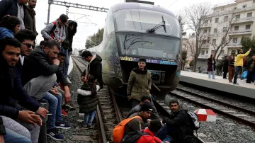 Migranti obsadili vlakové nádraží v Aténách