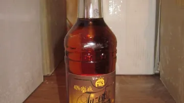 Zabavená láhev tuzemáku