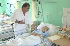 Léčebny dlouhodobě nemocných trápí nedostatek lékařů. Někde pomohli ti z Ukrajiny