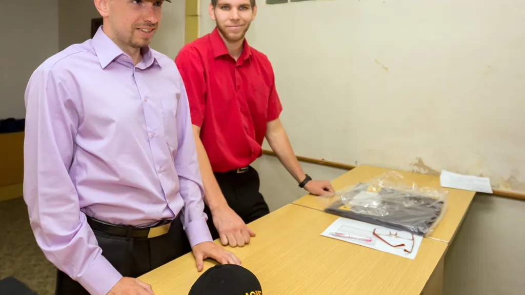 Policejní nováčci fasují uniformy