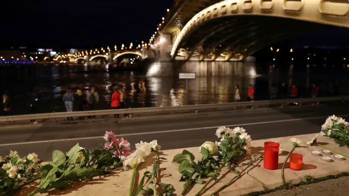 V Maďarsku se pátrá po pasažérech potopené výletní lodi v Budapešti