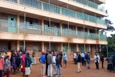 Při tlačenici na schodišti v keňské škole zemřelo 13 dětí