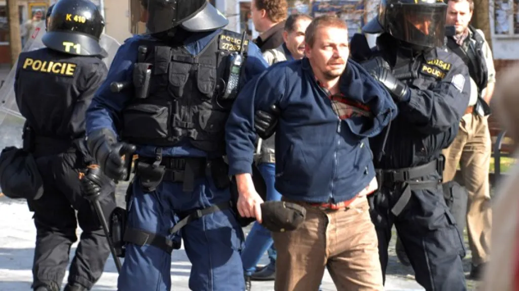 Zásah policistů vůči pravicovému extrémistovi v Litvínově