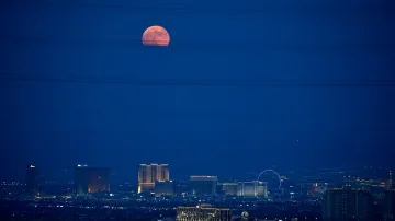 Zatmění Měsíce nad Las Vegas