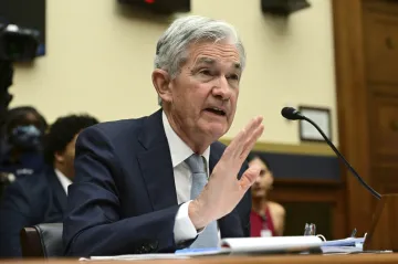 Americká centrální banka opět zvýšila základní sazbu. Bojuje s inflací nejvyšší za čtyřicet let