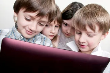 (Ne)omezený internet? Na klávesnice dnes ťukají i batolata