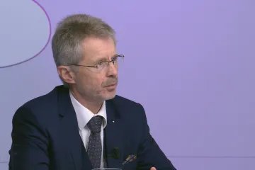 Mimořádná schůze Senátu kvůli převodu pravomocí prezidenta by mohla být 9. listopadu