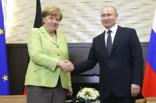 Merkelová s Putinem v Soči: Sýrie či Ukrajina? Mírové rozhovory musí být aktivnější