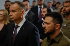 Prezidenti hojili historické rány polsko-ukrajinských vztahů. Uctili památku obětí volyňského masakru 