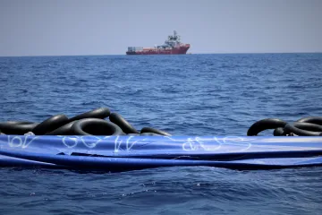 Migranti z Ocean Viking smí na Lampedusu. Rozdělí si je Německo a Francie
