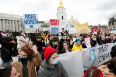 Na Ukrajině se demonstrovalo za práva žen. V zemi výrazně přibývá případů domácího násilí