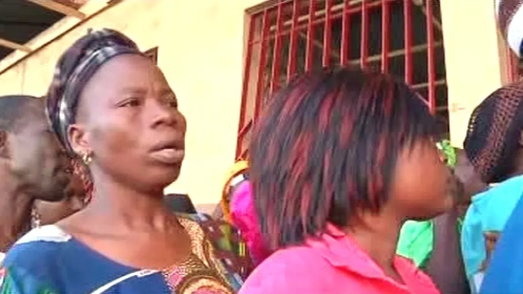 Fronty před volební místností v Africe