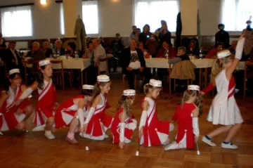 Setkání důchodců i dětí v Košticích