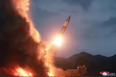 KLDR vypálila dva projektily, zřejmě rakety krátkého doletu