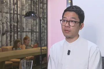 Exil mi dává svobodu kritizovat Peking, rozumíme dílu Havla, říká aktivista Nathan Law