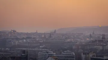 Saharský písek nad Prahou (8. březen 2025)