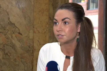 Měsíce bez osobního kontaktu. Nesezdané páry, které rozdělily hranice za koronaviru, by se mohly brzy shledat