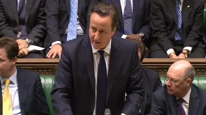Britský premiér David Cameron v parlamentu