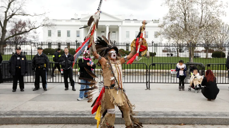 Protest před Bílým domem proti stavbě ropovodu
