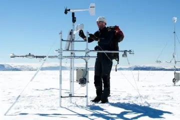 Plasty stárnou čtyřikrát pomaleji v Antarktidě než v Brně. Vliv má znečištěný vzduch i UV záření
