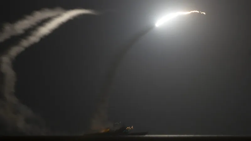 USA s arabskými spojenci udeřili na pozice IS v Sýrii