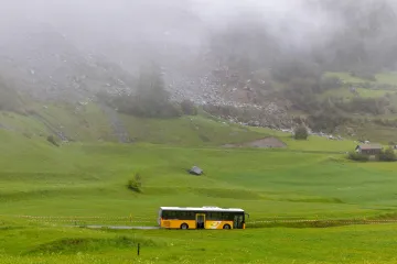 Ve Švýcarsku havaroval autobus, podle policie zemřelo několik lidí
