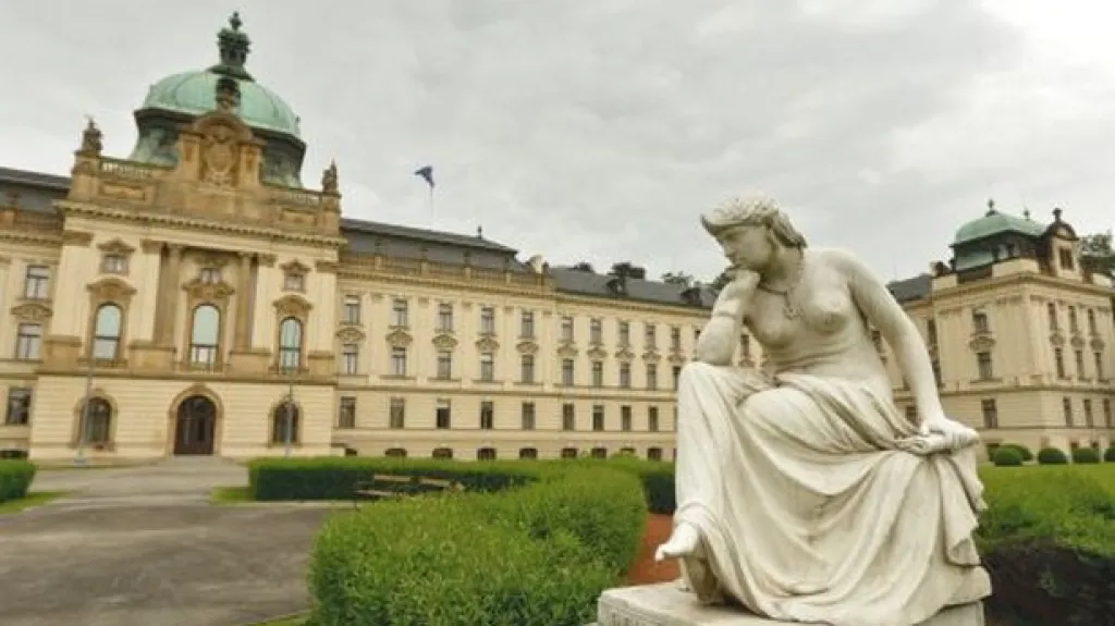 Strakova akademie - sídlo vlády