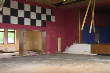 Dějiště legendárního Jakešova projevu se změní na byty