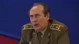 Jiří Bernát jako vojenský soudce - archivní záběr z roku 1992