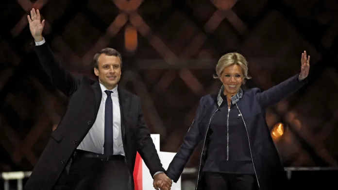 Nový první pár Francie: Emmanuel Macron s manželkou Brigitte