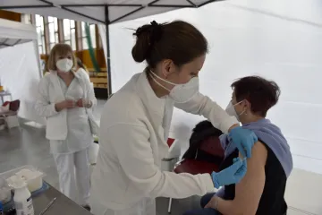 Ministerstvo začne proplácet žádosti ubytovatelů. K očkování se mohou hlásit sociální pracovníci