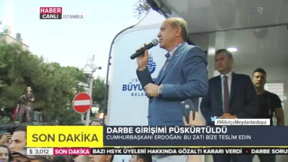 Erdogan vystoupil před lidi